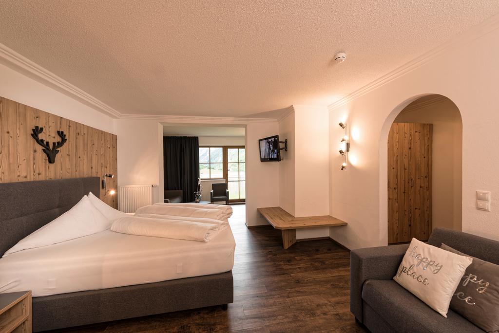 Hotel Möderle Sankt Leonhard im Pitztal Buitenkant foto