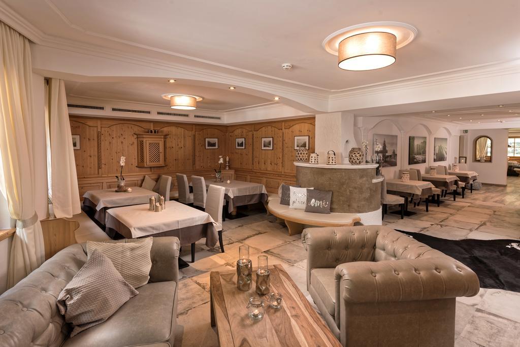 Hotel Möderle Sankt Leonhard im Pitztal Buitenkant foto