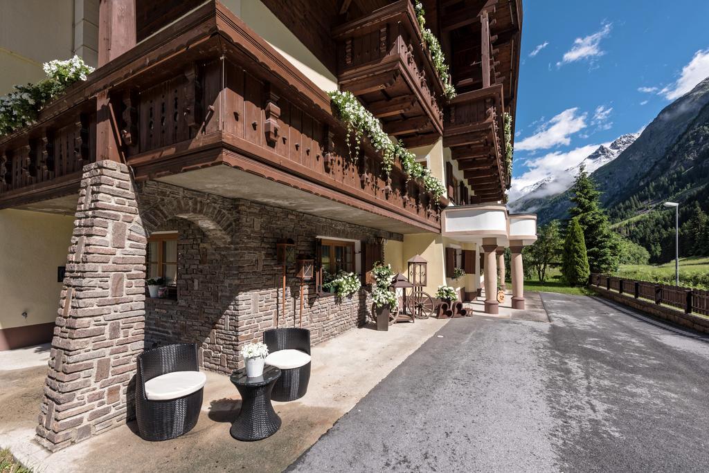 Hotel Möderle Sankt Leonhard im Pitztal Buitenkant foto