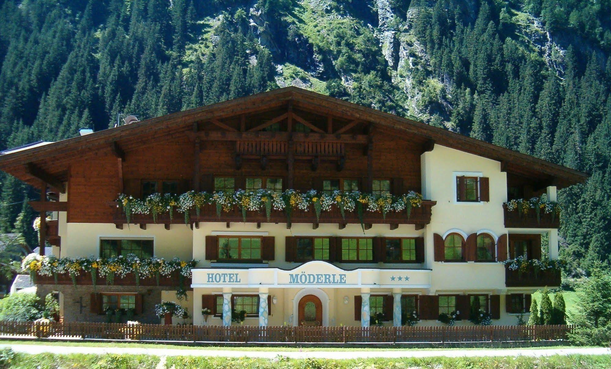 Hotel Möderle Sankt Leonhard im Pitztal Buitenkant foto