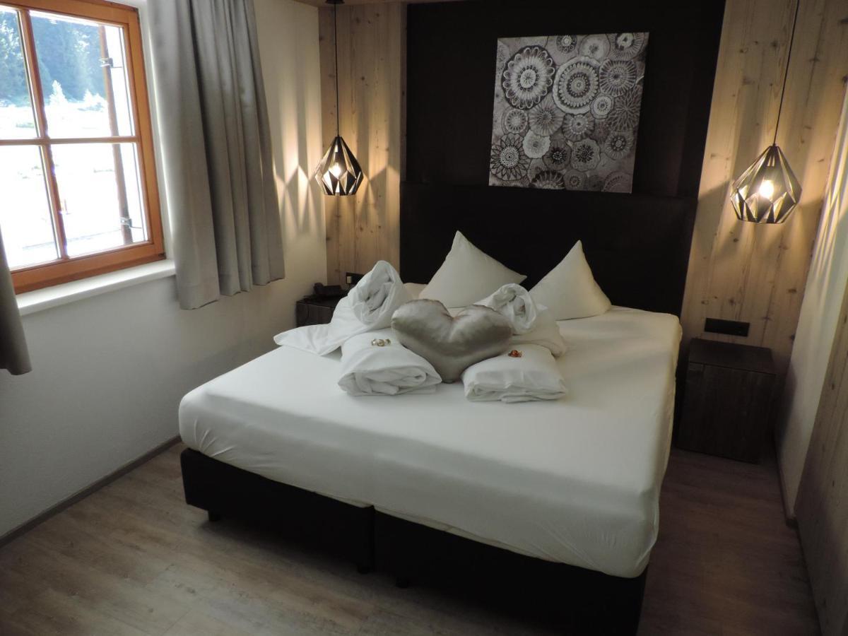 Hotel Möderle Sankt Leonhard im Pitztal Buitenkant foto